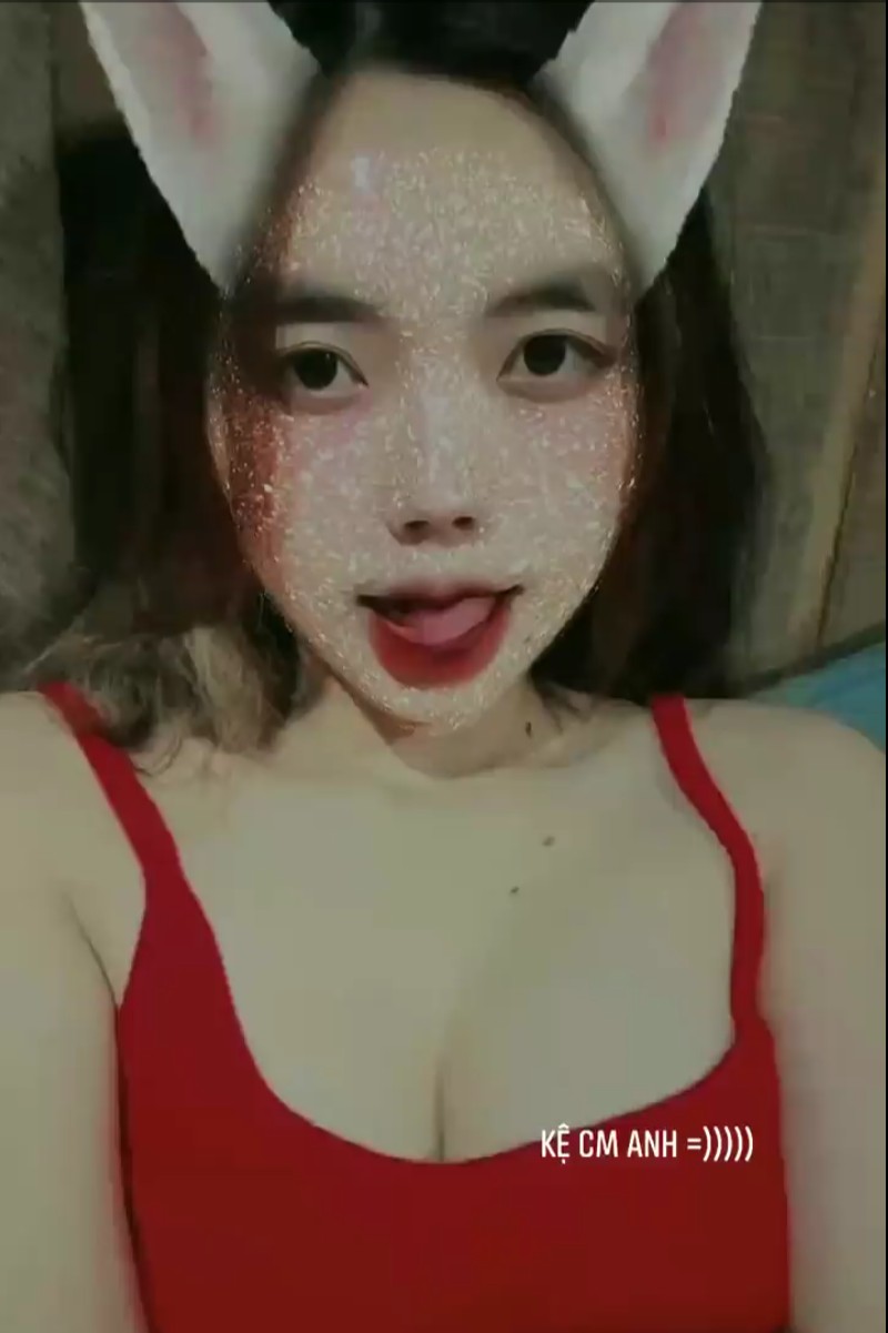 82643
