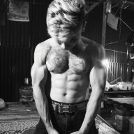 Tuấn cơ bắp
