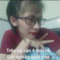 Cô nàng tóc tém